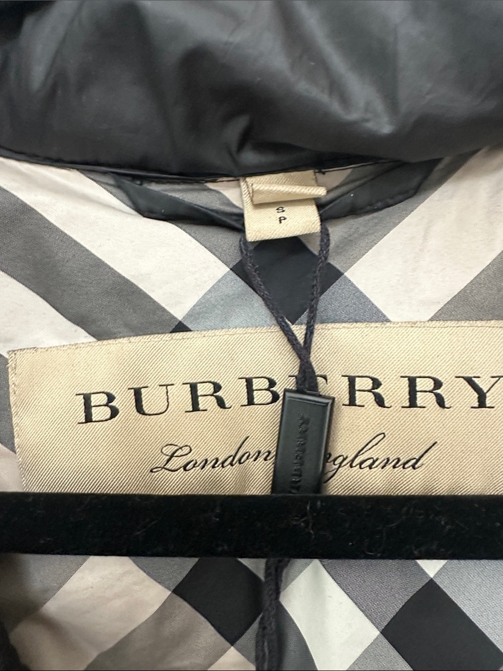 Burberry Black Quilted Puffer Jacket with Checked Lining - Picture 4 of 5